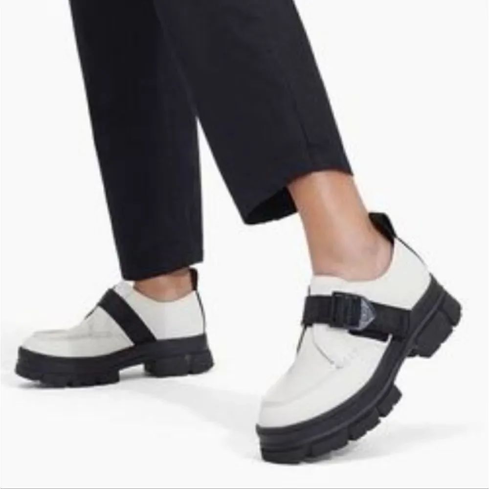 BRAND NEW UGG ASHTON  CASUAL CLASSIC STYLISH  COMBAT SPRING COMFY WINTER SHOE S2